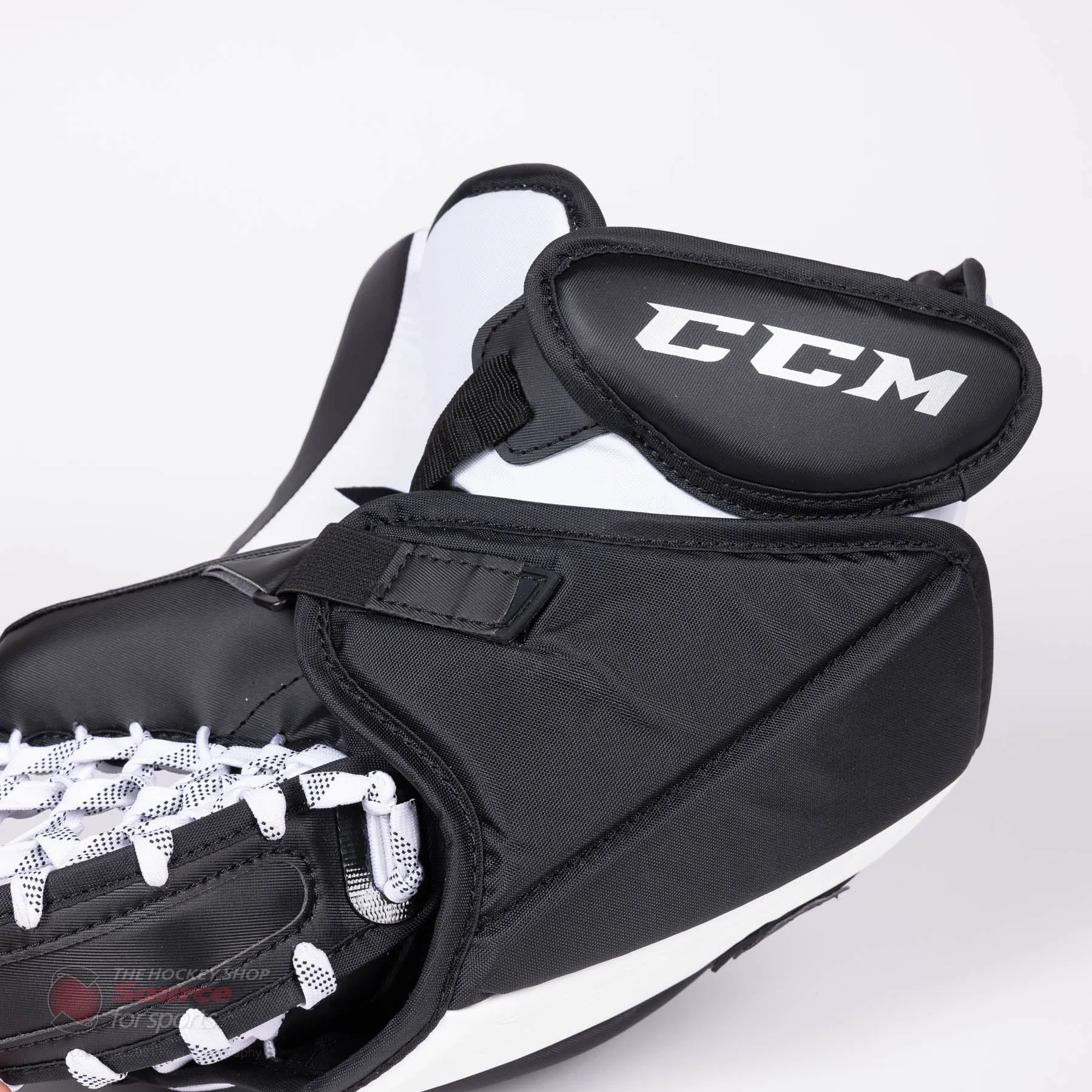 CCM Extreme Flex E5.5 Senior Goalie Catcher - Source Exclusive